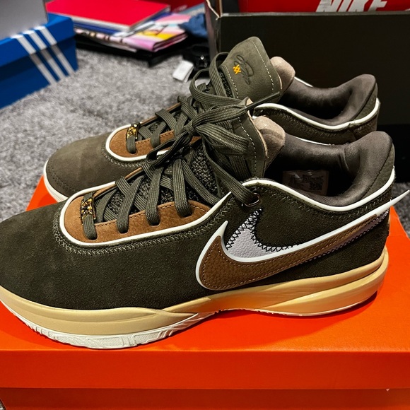 LeBron XX - Picture 6 of 7